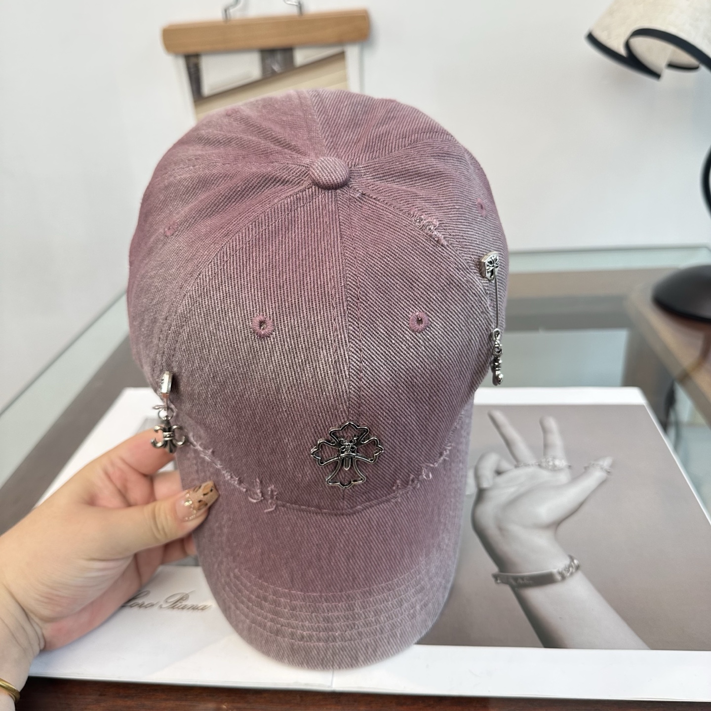 Chrome hearts 克罗心 新款十字架 高品质棒球帽，高端定制版！网红时尚博主同款！墙裂推荐！质量巨好！谁戴谁好