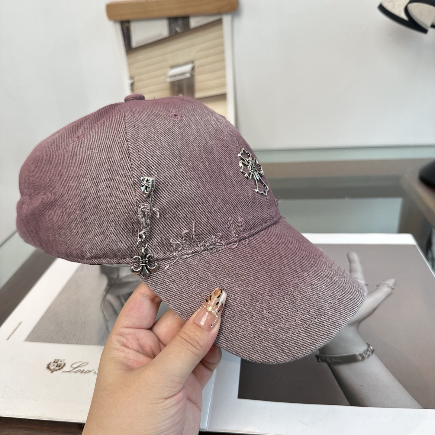 Chrome hearts 克罗心 新款十字架 高品质棒球帽，高端定制版！网红时尚博主同款！墙裂推荐！质量巨好！谁戴谁好