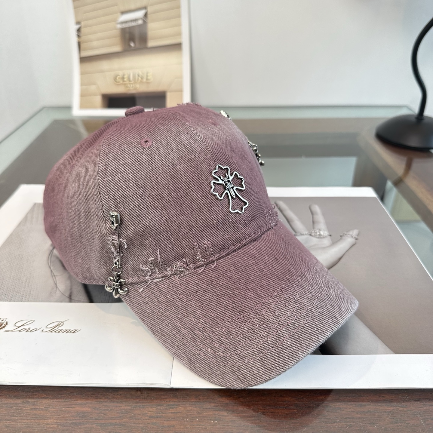 Chrome hearts 克罗心 新款十字架 高品质棒球帽，高端定制版！网红时尚博主同款！墙裂推荐！质量巨好！谁戴谁好