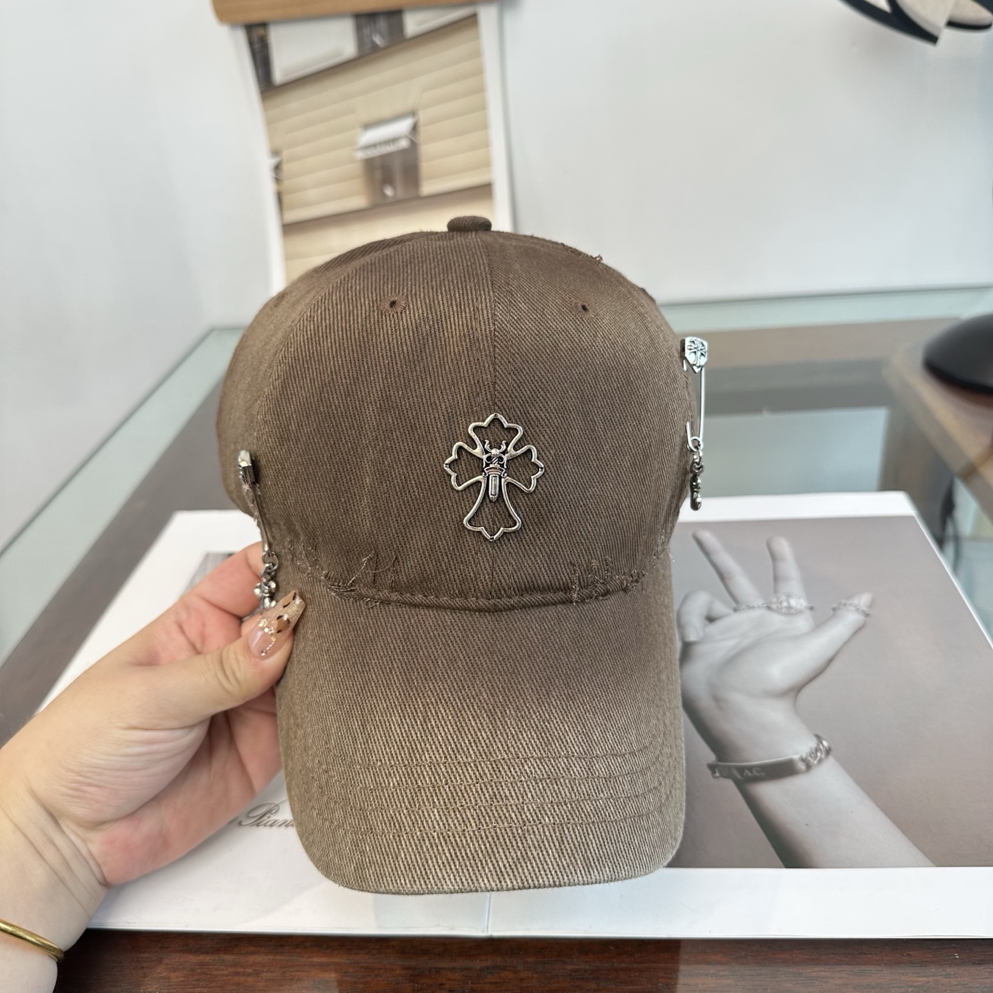 Chrome hearts 克罗心 新款十字架 高品质棒球帽，高端定制版！网红时尚博主同款！墙裂推荐！质量巨好！谁戴谁好