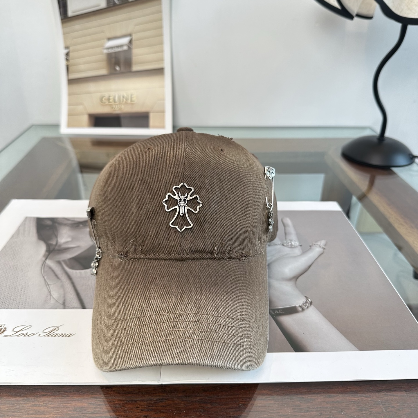 Chrome Hearts Chrome hearts 克罗心 新款十字架 高品质棒球帽，高端定制版 博主同款 墙裂推荐 质量巨好 谁戴谁 ~