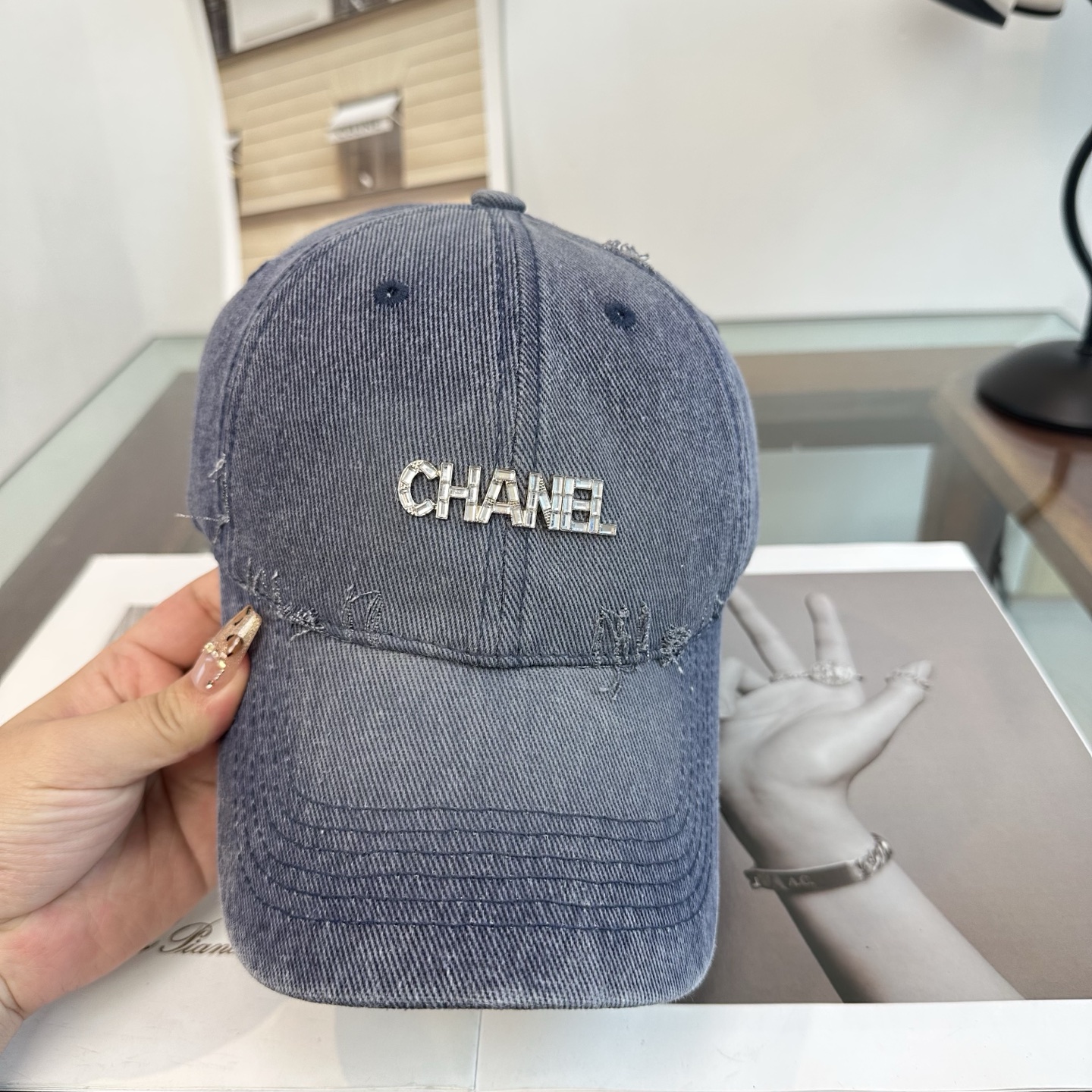 【CHANEL香奈儿】新款高级感唯美纹路小香风鸭舌帽 ，遮阳又超好搭配，出街单品 高货版本原单品质👄