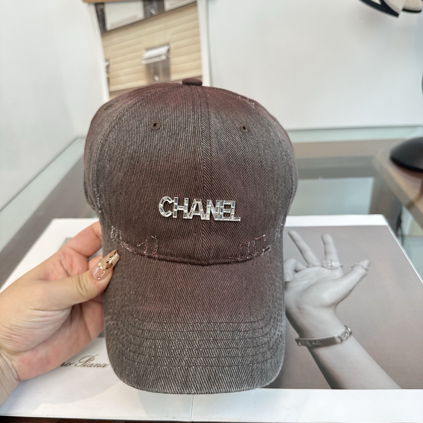 【CHANEL香奈儿】新款高级感唯美纹路小香风鸭舌帽 ，遮阳又超好搭配，出街单品 高货版本原单品质👄