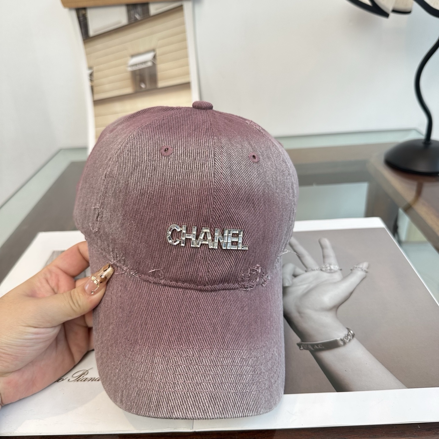 【CHANEL香奈儿】新款高级感唯美纹路小香风鸭舌帽 ，遮阳又超好搭配，出街单品 高货版本原单品质👄