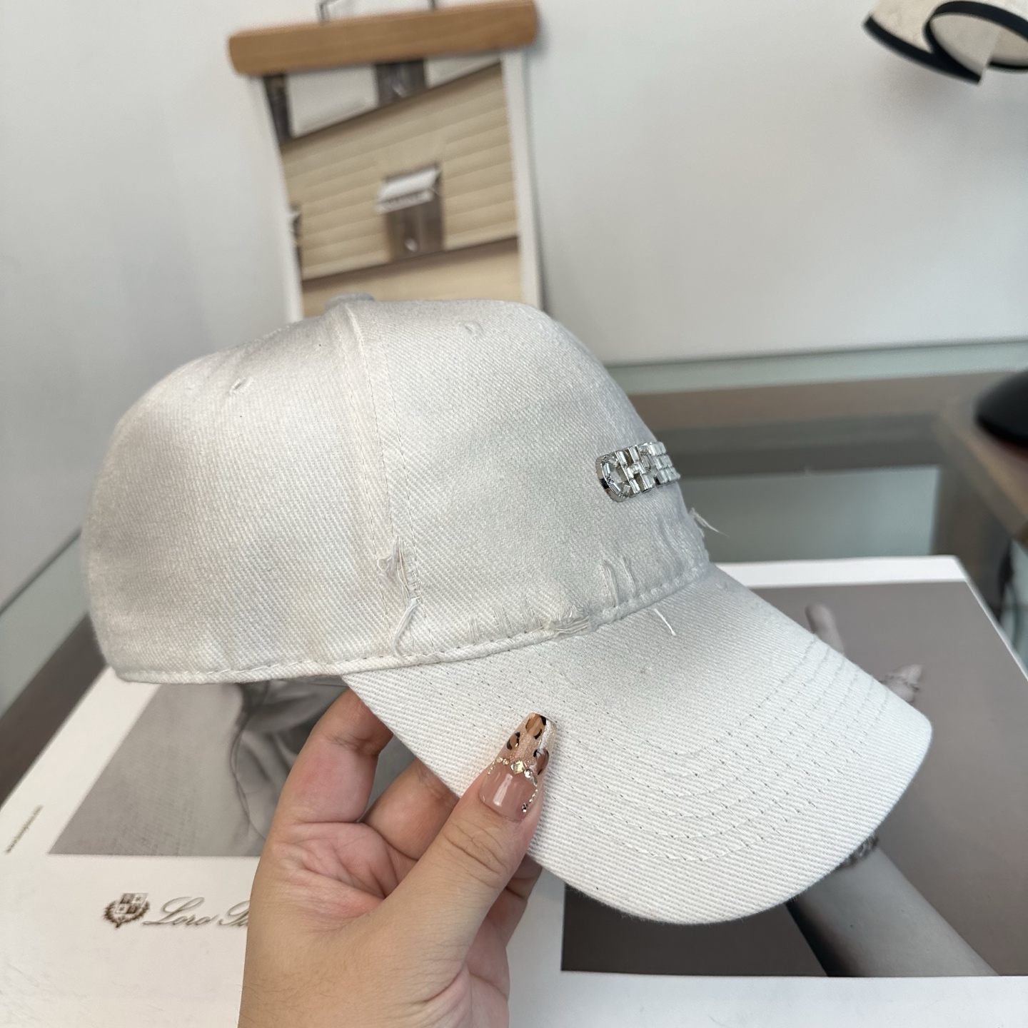 【CHANEL香奈儿】新款高级感唯美纹路小香风鸭舌帽 ，遮阳又超好搭配，出街单品 高货版本原单品质👄
