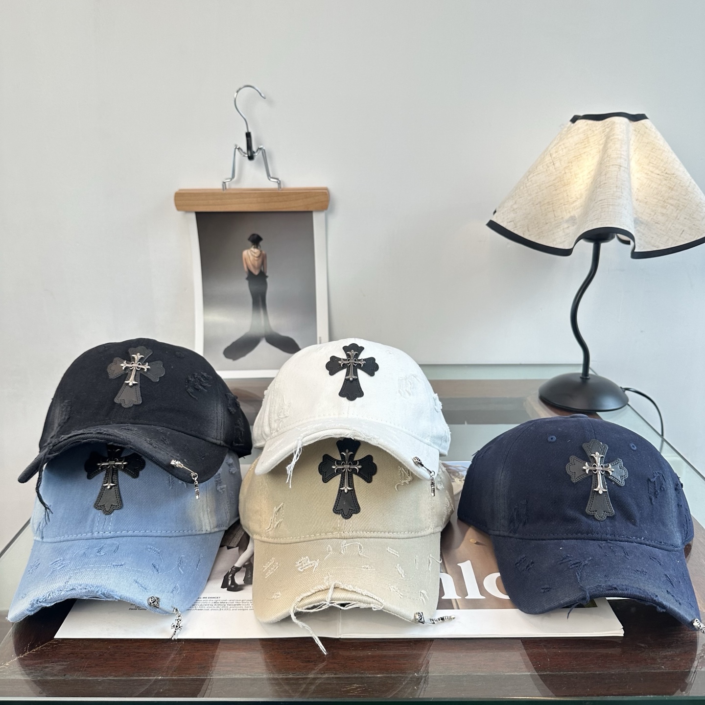 NO:897373,Chrome hearts Chrome hearts new cross high-quality baseball cap, high-end customized version!  The same style as the internet celebrity fashion blogger!  Wall crack recommended!  Great quality!  Who looks better in whoever wears it? Hats, straw hats, bucket hats, baseball caps, hats, chrome hearts, chrome hearts, espadrilles, hats19860909Chrome hearts 克罗心 新款十字架 高品质棒球帽,高端定制版！网红时尚博主同款！墙裂推荐！质量巨好！谁戴谁好看~帽子草帽渔夫帽棒球帽,帽子,chrome hearts,chrome hearts,espadrilles,hats,hat