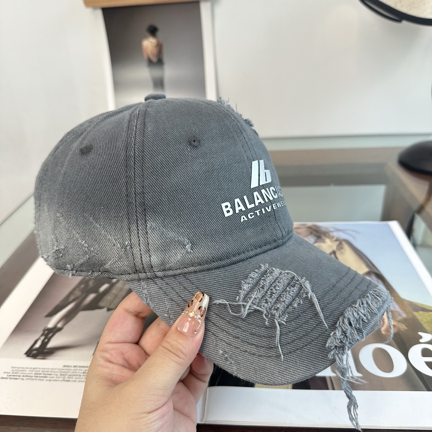 新品Balenciaga 巴黎世家字母新款棒球帽 现货秒发🧢简约时尚超级无敌好看的帽子！情侣款！