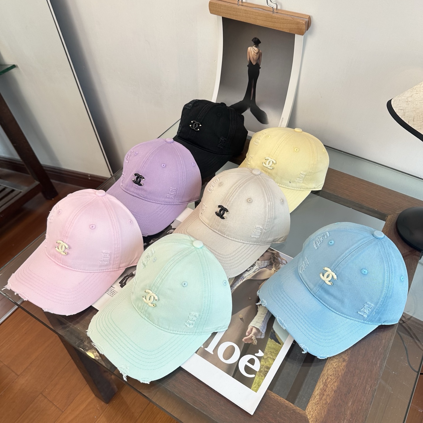 NO:866280,[CHANEL Chanel] New high-end aesthetic pattern small fragrant peaked cap, sun protection and easy to match, a street item. High-end version original quality hat straw hat fisherman hat baseball cap, hat, chanel, chanel, espadrilles, hats19860909【CHANEL香奈儿】新款高级感唯美纹路小香风鸭舌帽 ,遮阳又超好搭配,出街单品 高货版本原单品质帽子草帽渔夫帽棒球帽,帽子,chanel,chanel,espadrilles,hats,hat