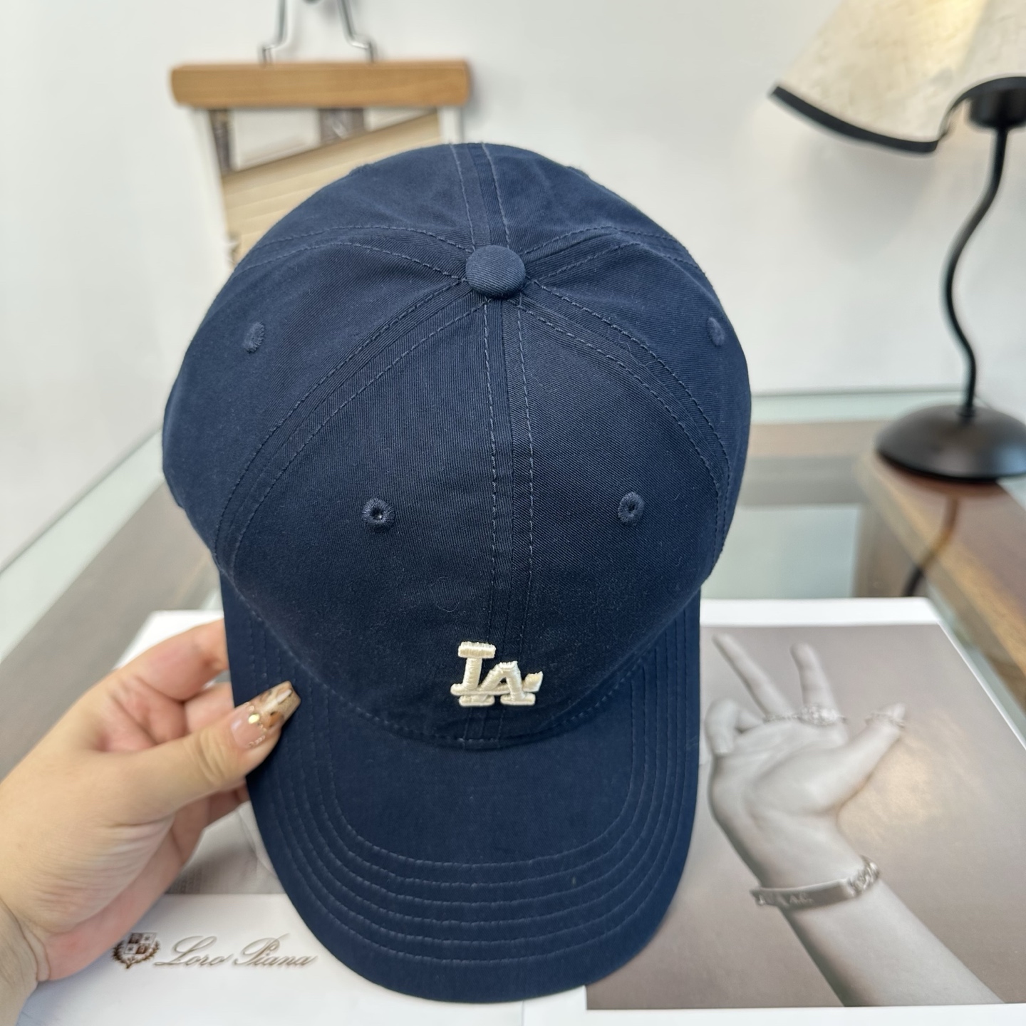 LA 经典款棒球帽，网红时尚博主同款！墙裂推荐！谁戴谁好看~
