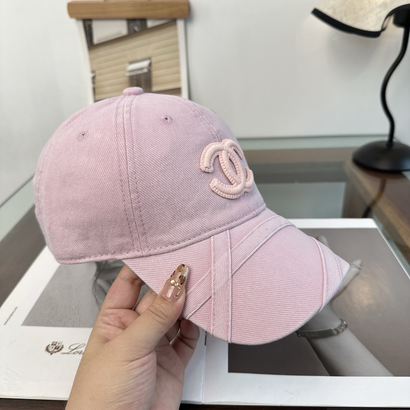 【CHANEL香奈儿】新款高级感唯美纹路小香风鸭舌帽 ，遮阳又超好搭配，出街单品 高货版本原单品质👄