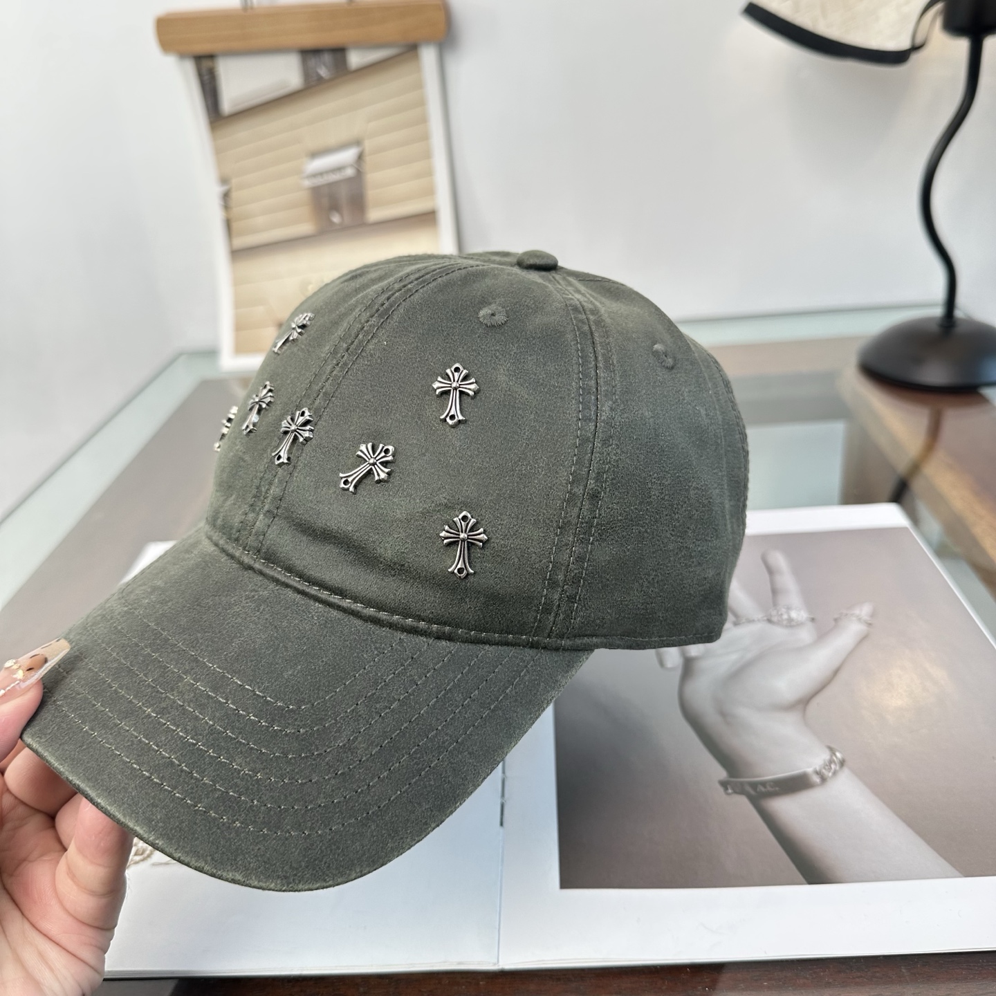 Chrome hearts 克罗心 新款十字架 高品质棒球帽，高端定制版！网红时尚博主同款！墙裂推荐！质量巨好！谁戴谁好