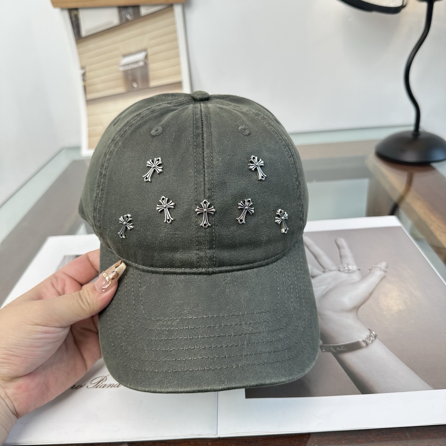 Chrome hearts 克罗心 新款十字架 高品质棒球帽，高端定制版！网红时尚博主同款！墙裂推荐！质量巨好！谁戴谁好