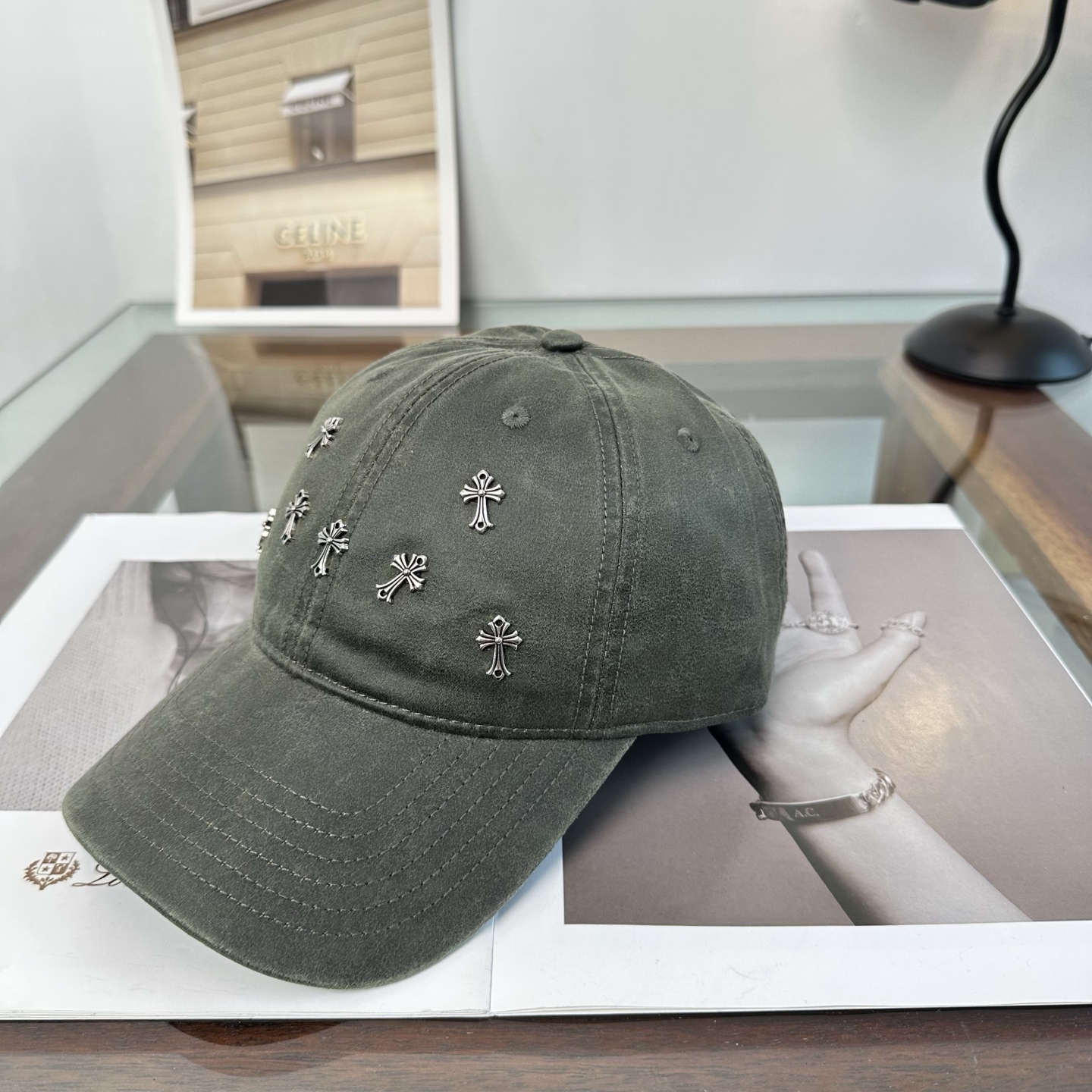 Chrome hearts 克罗心 新款十字架 高品质棒球帽，高端定制版！网红时尚博主同款！墙裂推荐！质量巨好！谁戴谁好