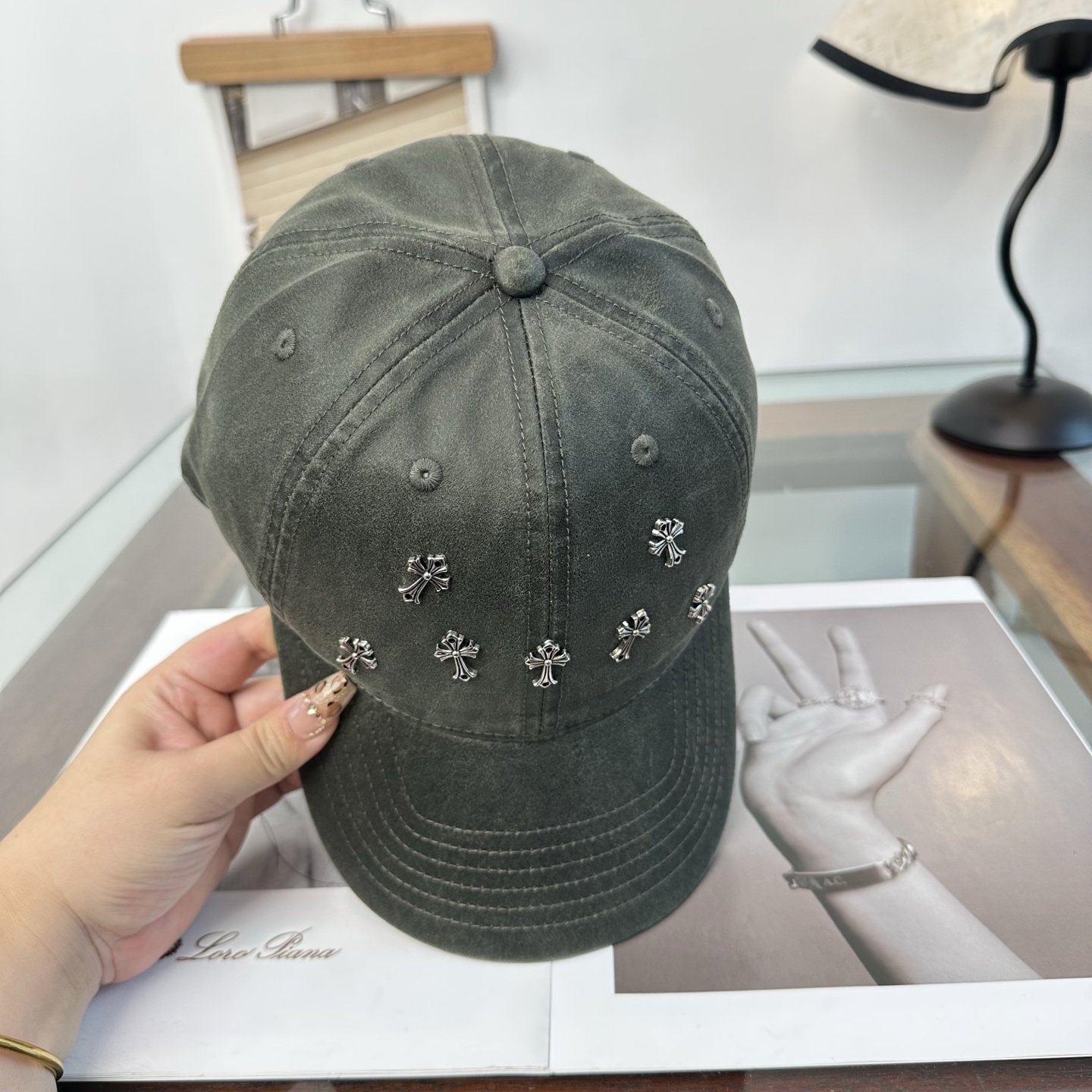 Chrome hearts 克罗心 新款十字架 高品质棒球帽，高端定制版！网红时尚博主同款！墙裂推荐！质量巨好！谁戴谁好