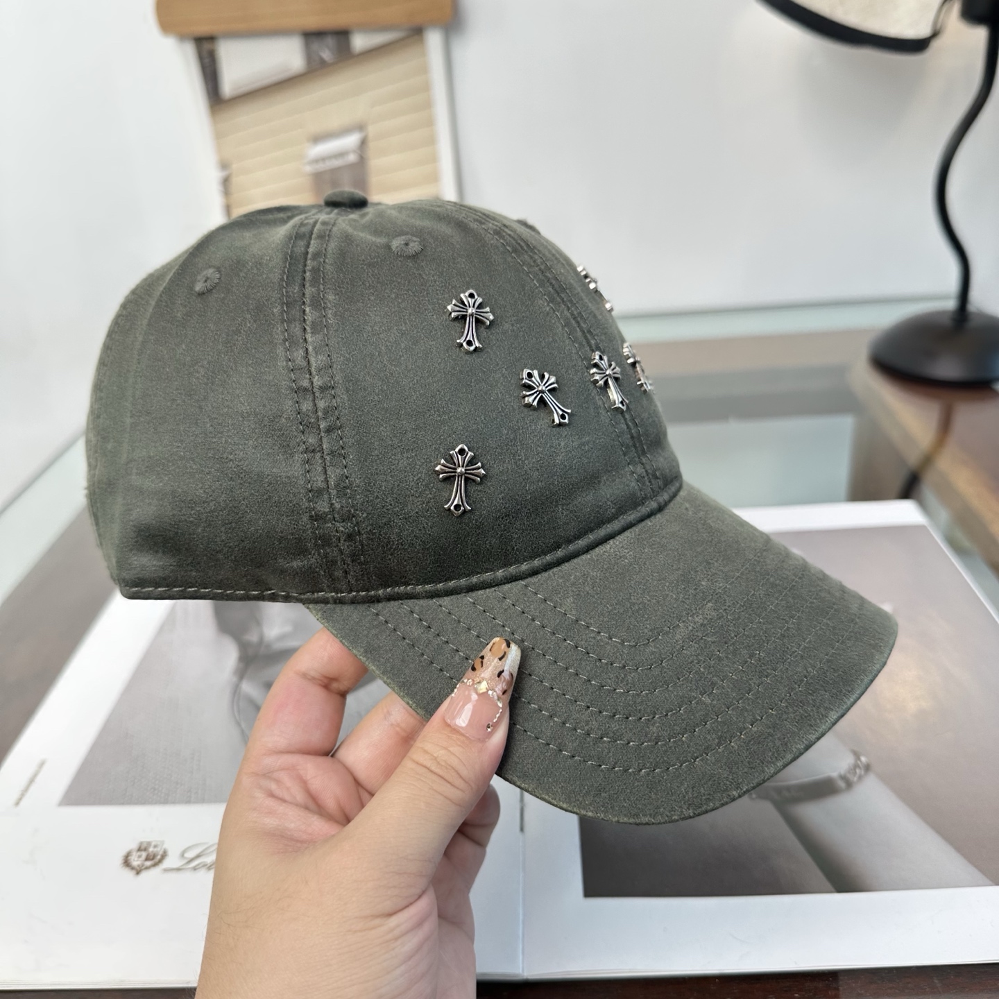 Chrome hearts 克罗心 新款十字架 高品质棒球帽，高端定制版！网红时尚博主同款！墙裂推荐！质量巨好！谁戴谁好