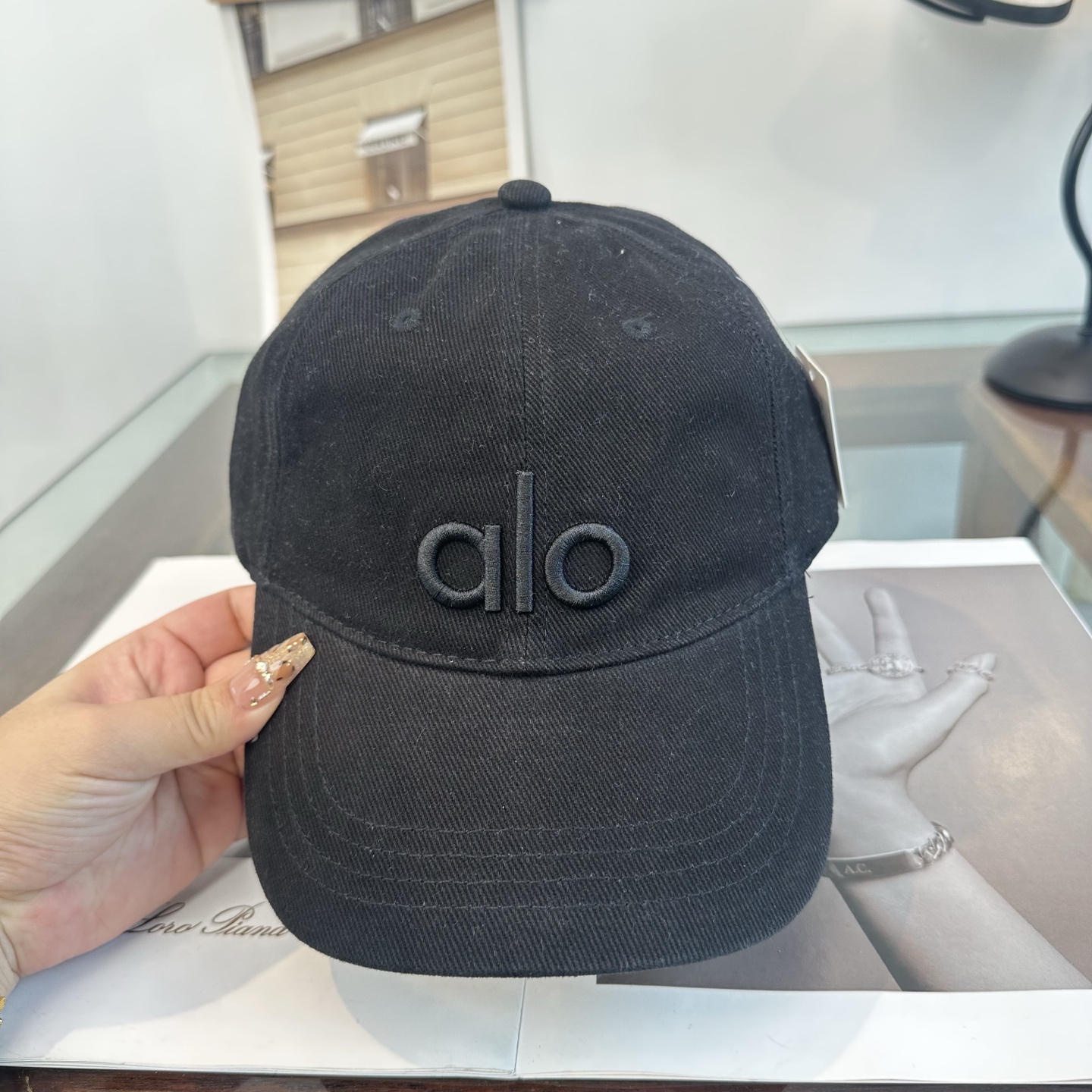 Alo 。爆款 新款棒球帽定制面料，简约时尚更透气，超火爆现货秒发