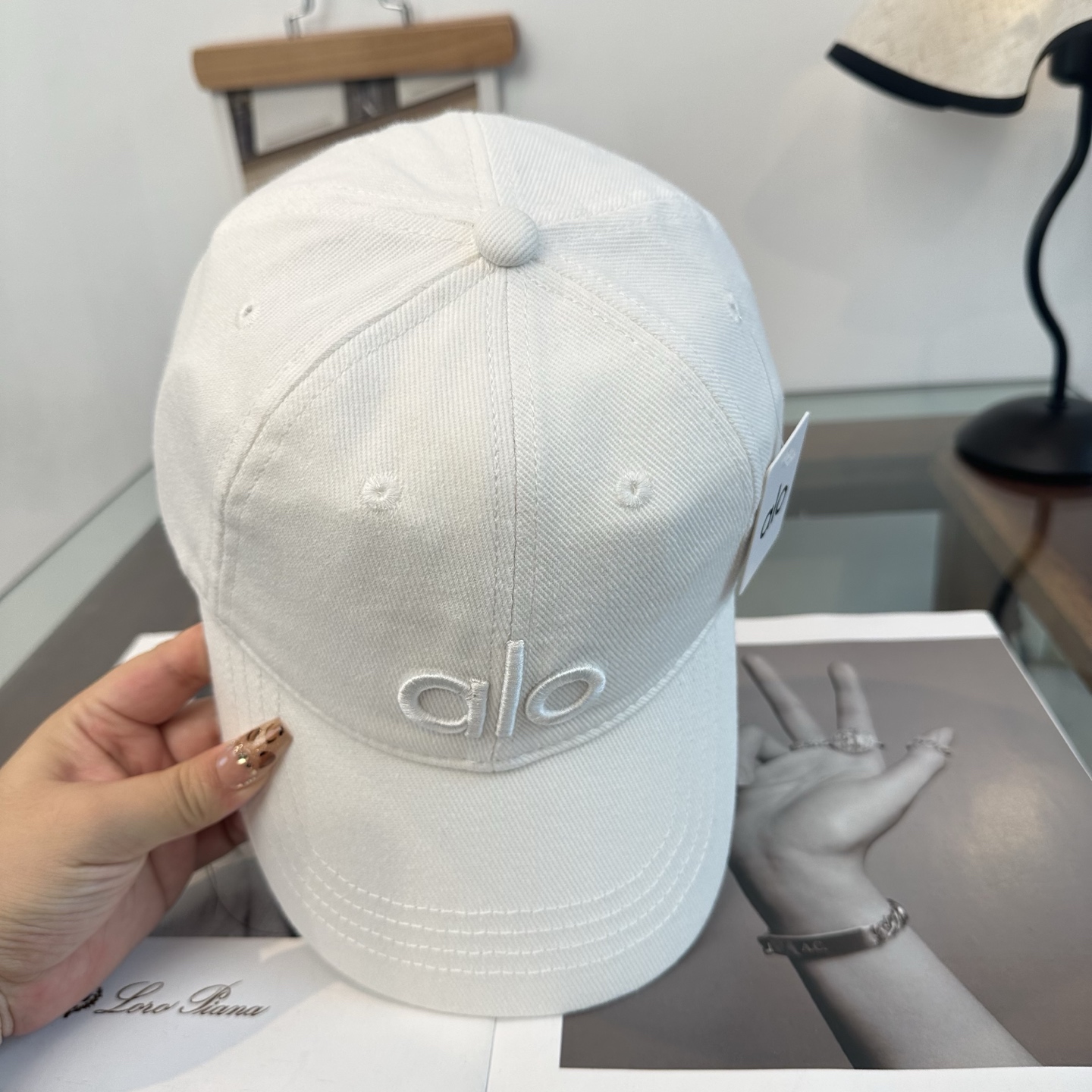 Alo 。爆款 新款棒球帽定制面料，简约时尚更透气，超火爆现货秒发