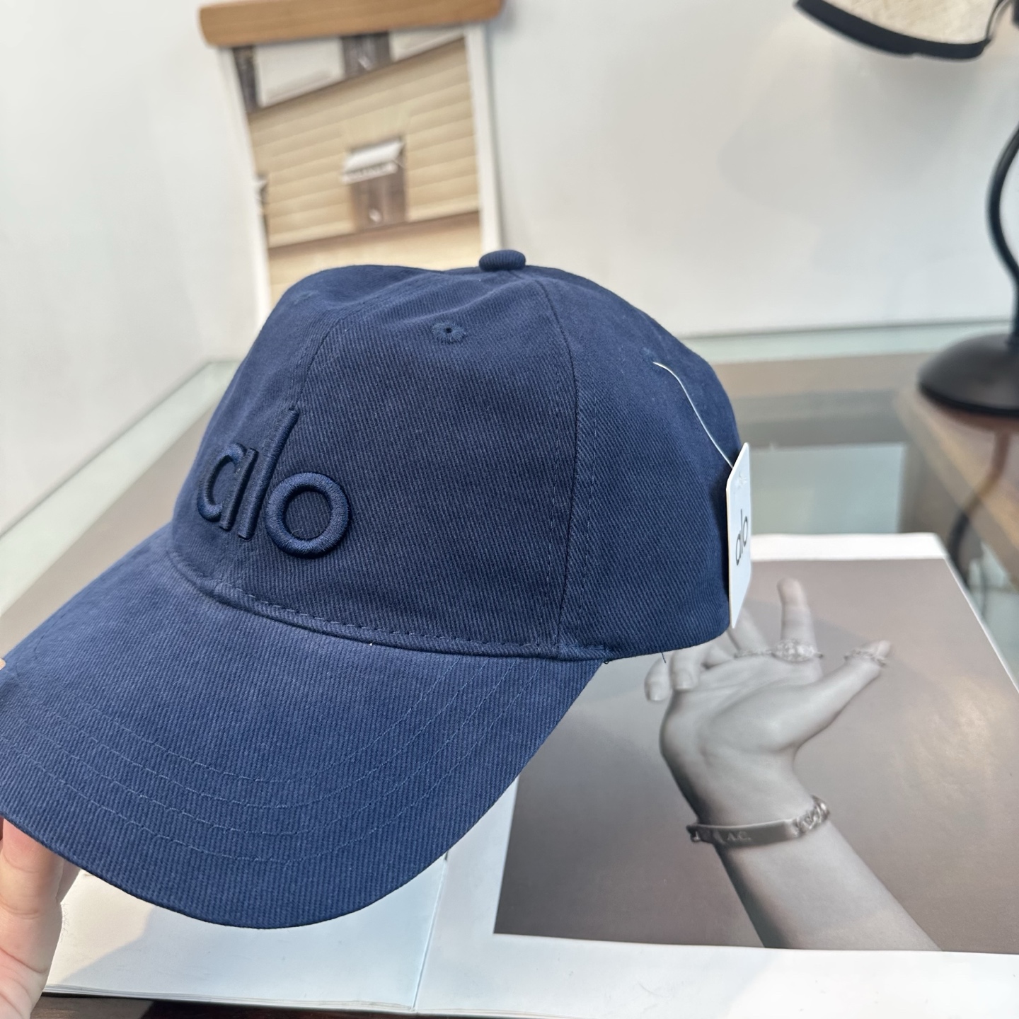 Alo 。爆款 新款棒球帽定制面料，简约时尚更透气，超火爆现货秒发