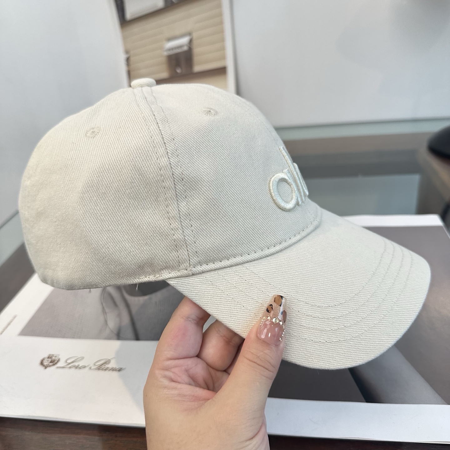 Alo 。爆款 新款棒球帽定制面料，简约时尚更透气，超火爆现货秒发