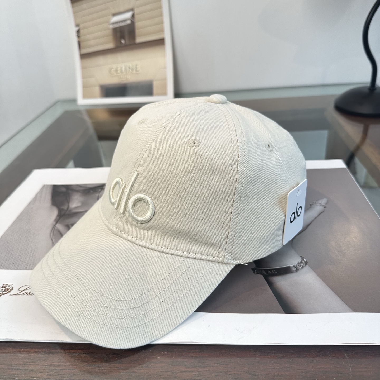 Alo 。爆款 新款棒球帽定制面料，简约时尚更透气，超火爆现货秒发
