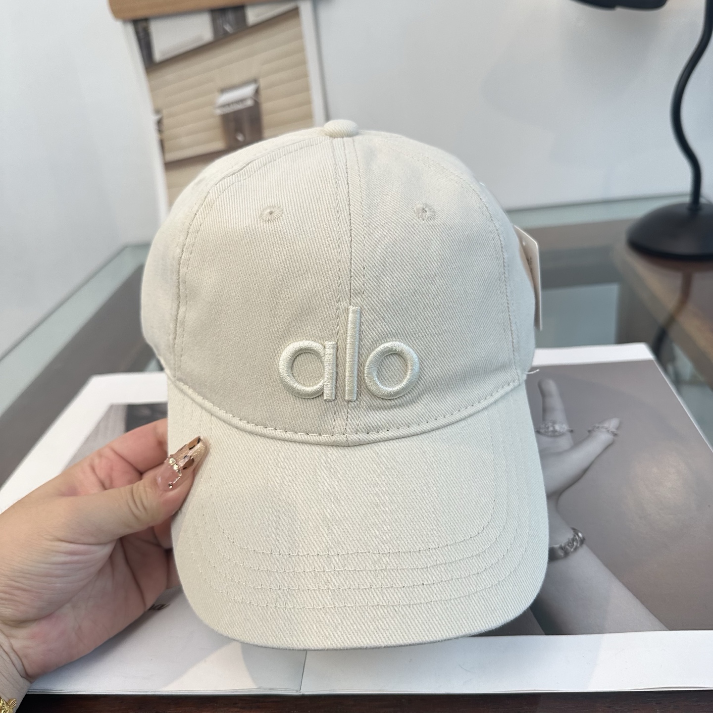 Alo 。爆款 新款棒球帽定制面料，简约时尚更透气，超火爆现货秒发