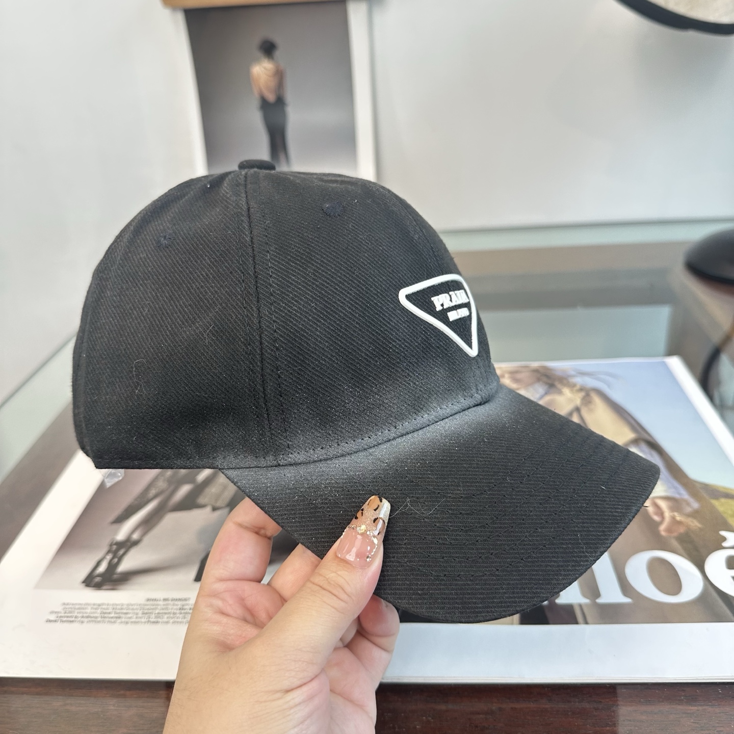 普拉达 Prada 经典渔夫帽，显脸小 大牌款超好搭配，赶紧入手！