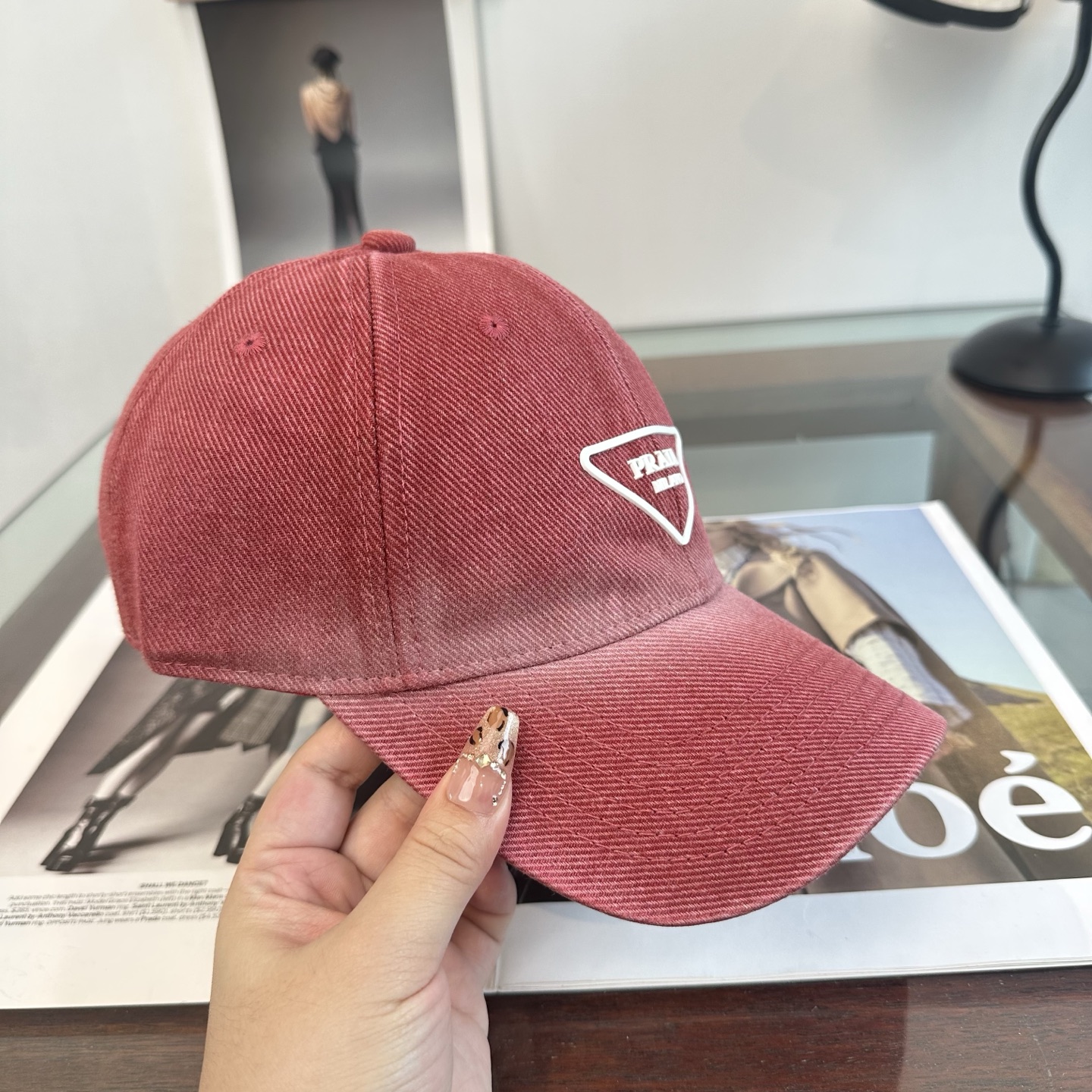 普拉达 Prada 经典渔夫帽，显脸小 大牌款超好搭配，赶紧入手！