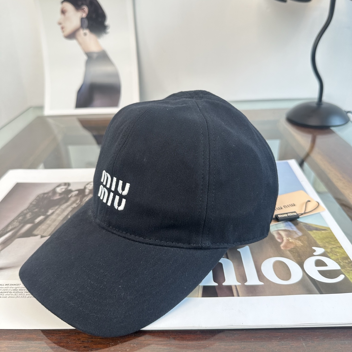 MiuMiu新款棒球帽帽子的版型很好，不管怎么搭配都好看，秋冬look配饰😎