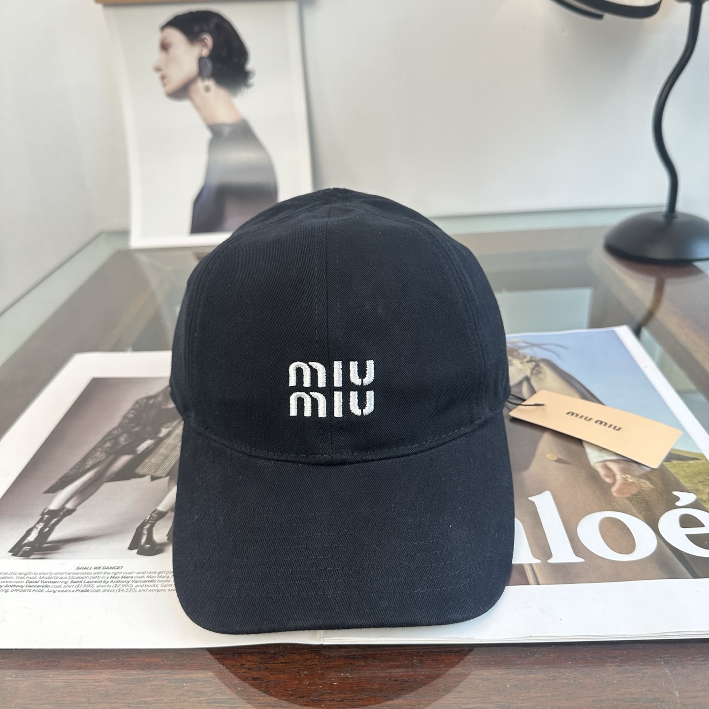 MiuMiu新款棒球帽帽子的版型很好，不管怎么搭配都好看，秋冬look配饰😎