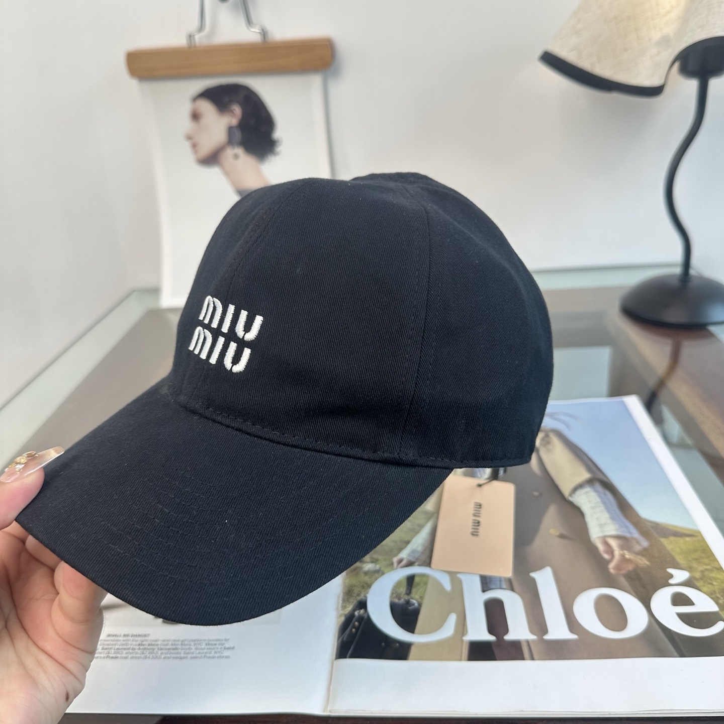 MiuMiu新款棒球帽帽子的版型很好，不管怎么搭配都好看，秋冬look配饰😎