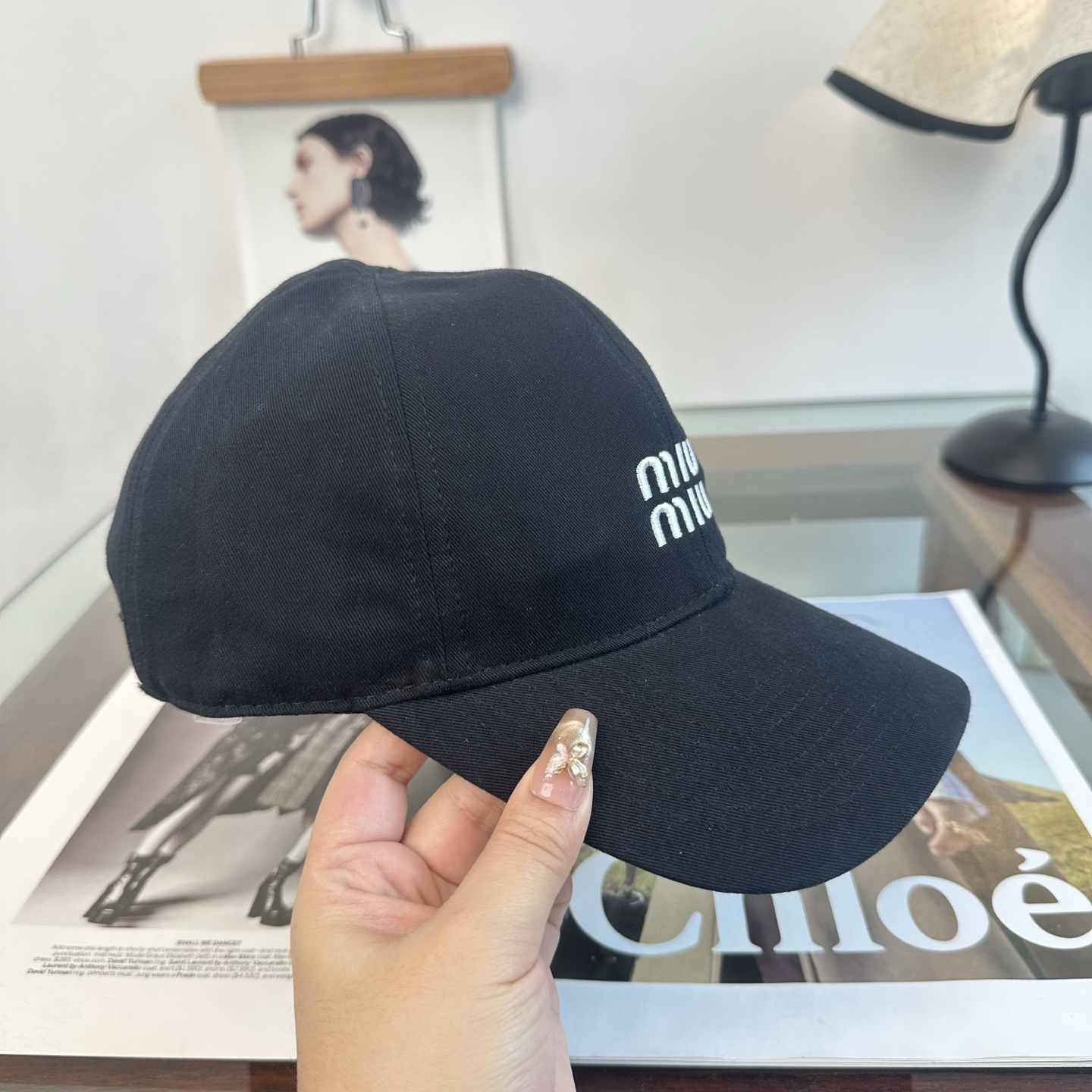 MiuMiu新款棒球帽帽子的版型很好，不管怎么搭配都好看，秋冬look配饰😎