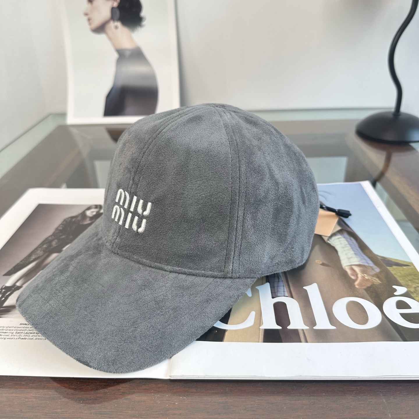 MiuMiu新款棒球帽帽子的版型很好，不管怎么搭配都好看，秋冬look配饰😎