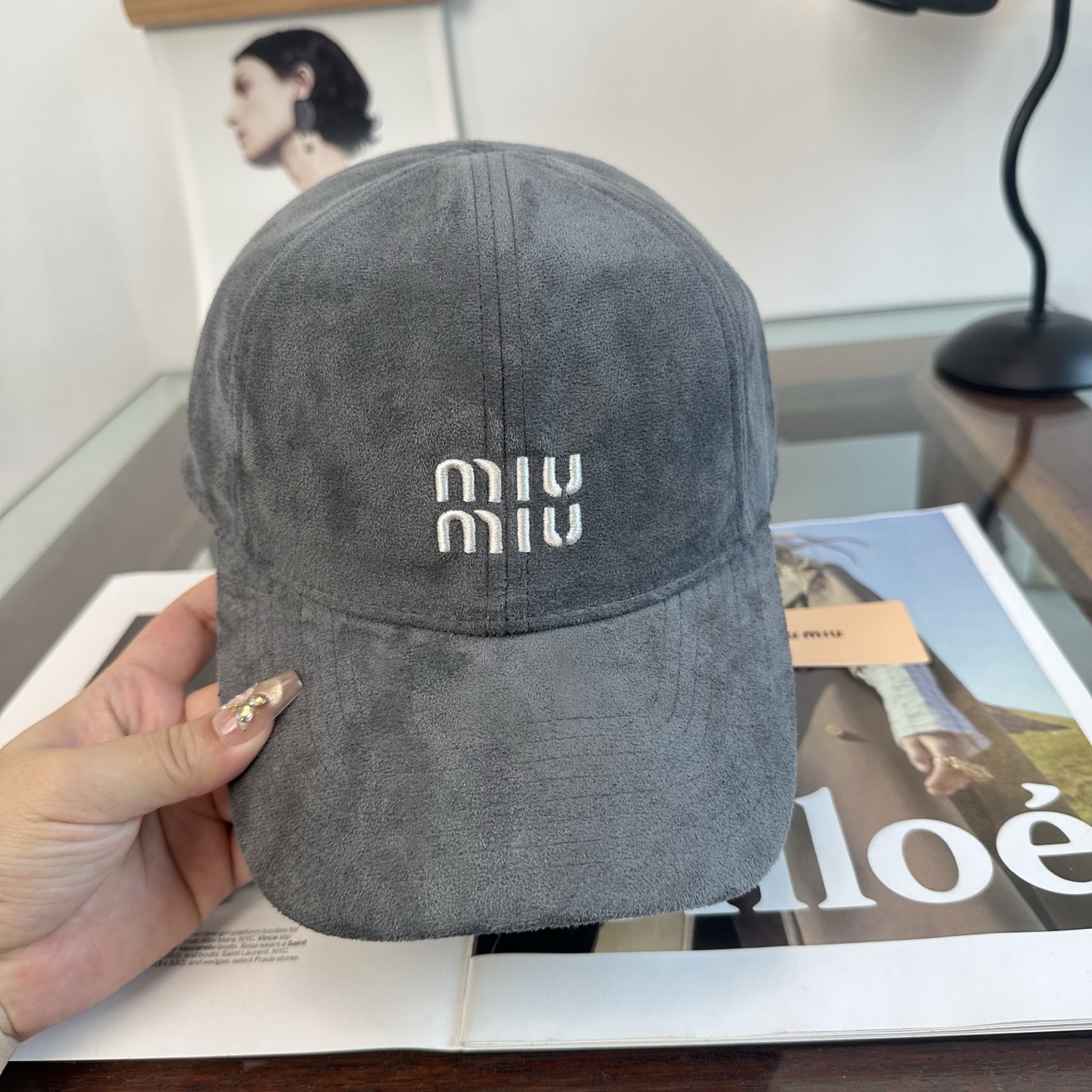 MiuMiu新款棒球帽帽子的版型很好，不管怎么搭配都好看，秋冬look配饰😎