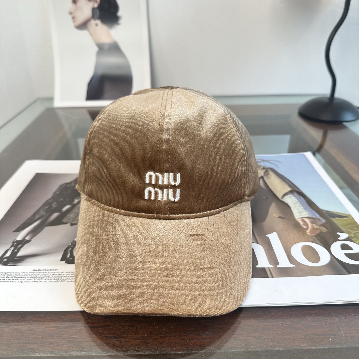 MiuMiu新款棒球帽帽子的版型很好，不管怎么搭配都好看，秋冬look配饰😎