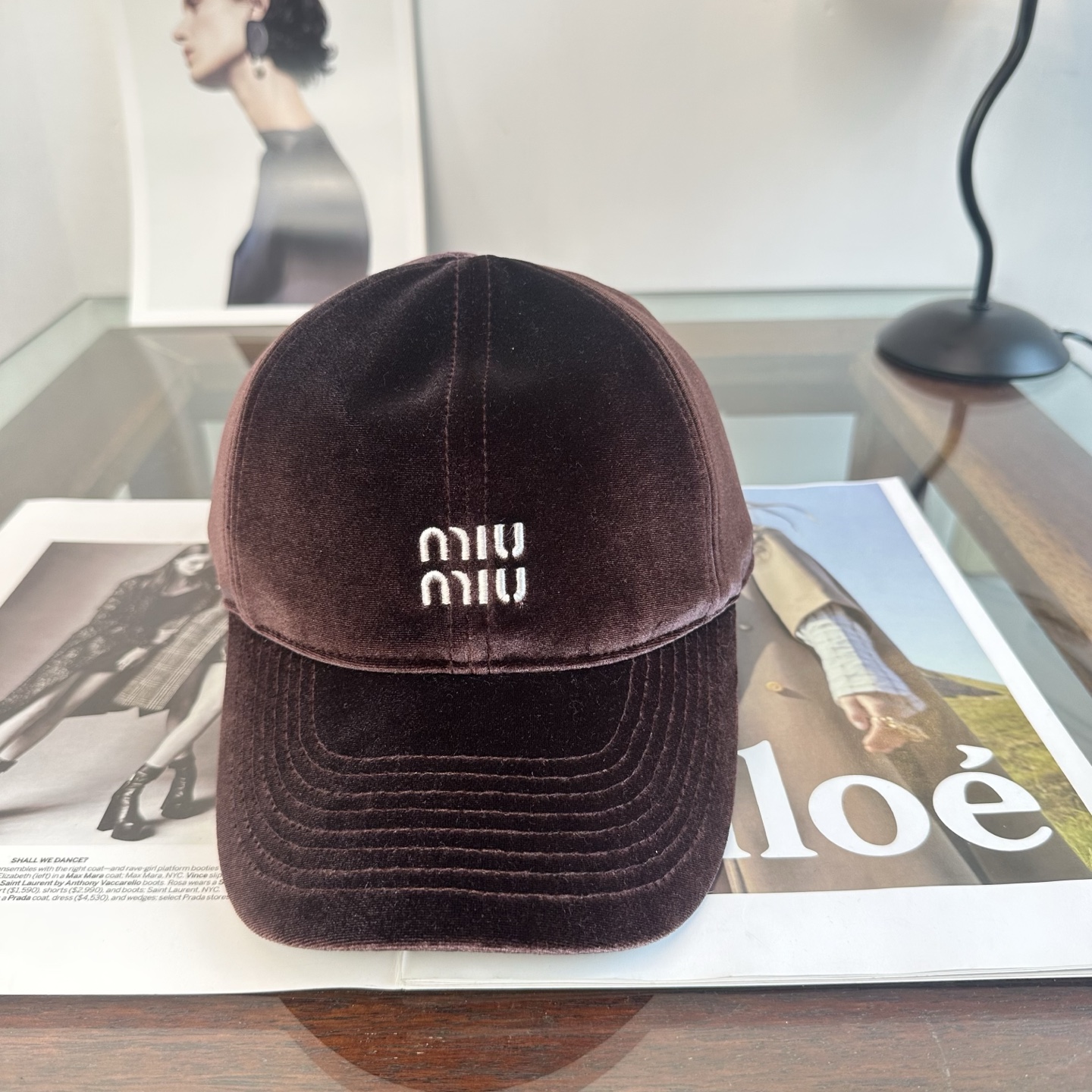 MiuMiu新款棒球帽帽子的版型很好，不管怎么搭配都好看，秋冬look配饰😎