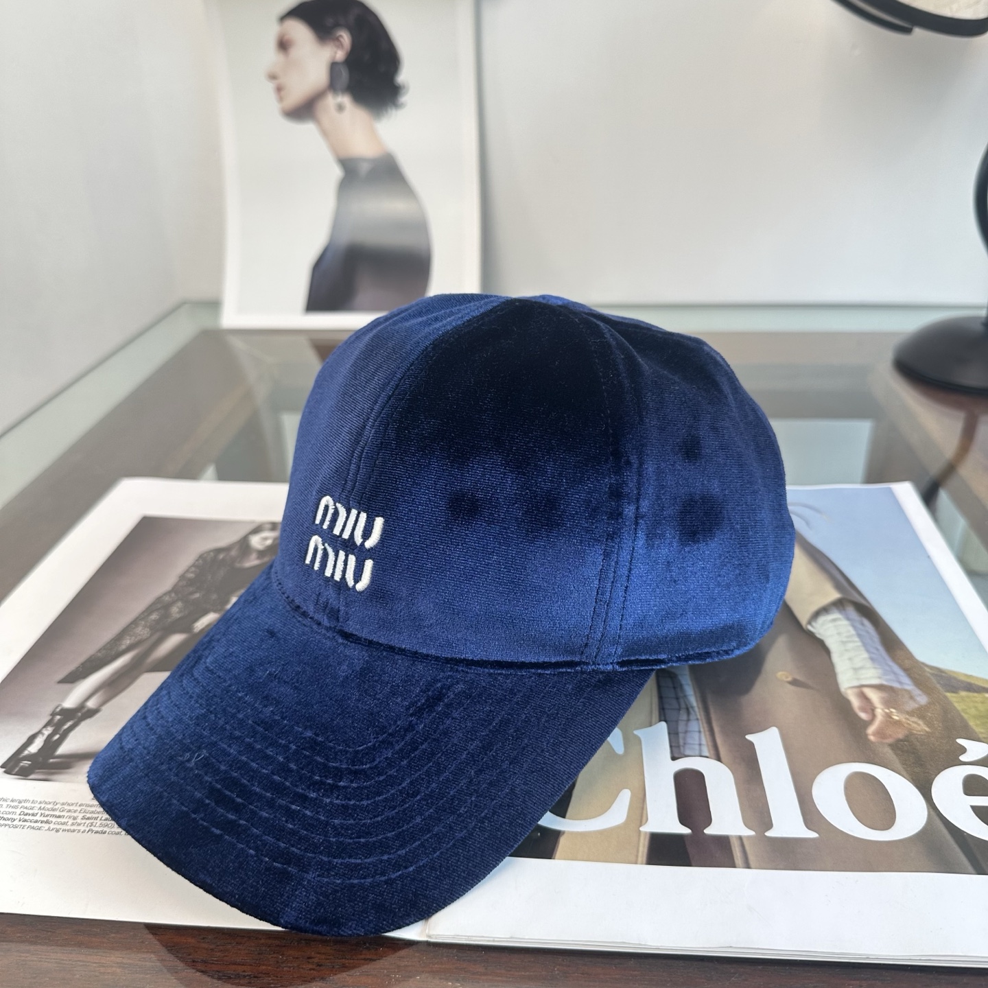 MiuMiu新款棒球帽帽子的版型很好，不管怎么搭配都好看，秋冬look配饰😎
