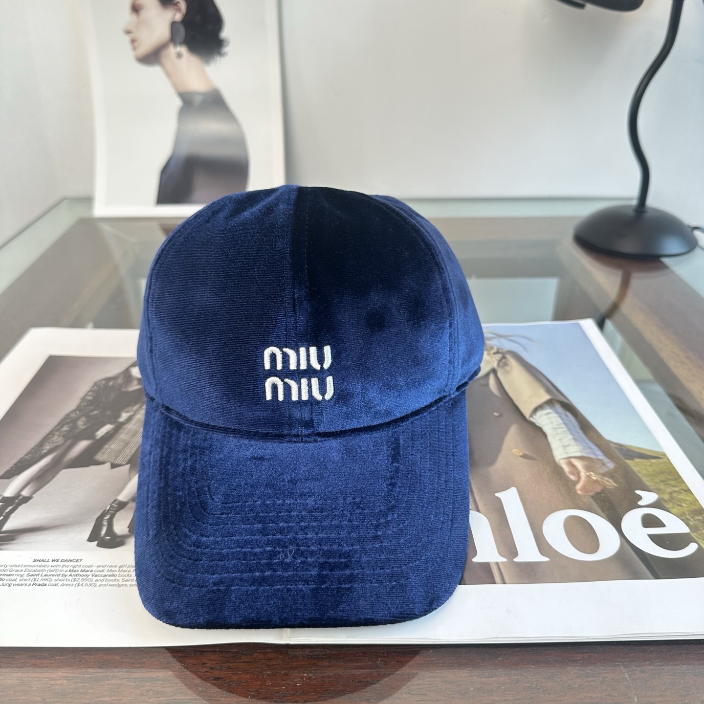 MiuMiu新款棒球帽帽子的版型很好，不管怎么搭配都好看，秋冬look配饰😎