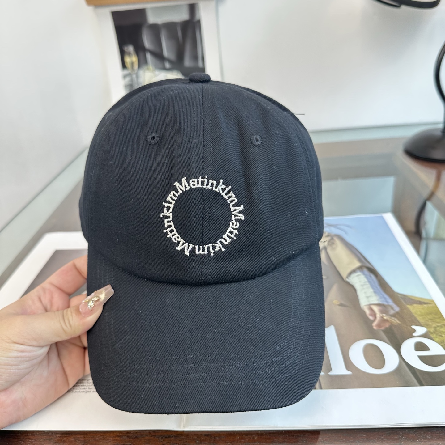 韩国大热的Matin Kim刺绣棒球帽🧢上新啦！最近超爱这款刺绣棒球帽每个色都很好看日常通勤、运动都合适