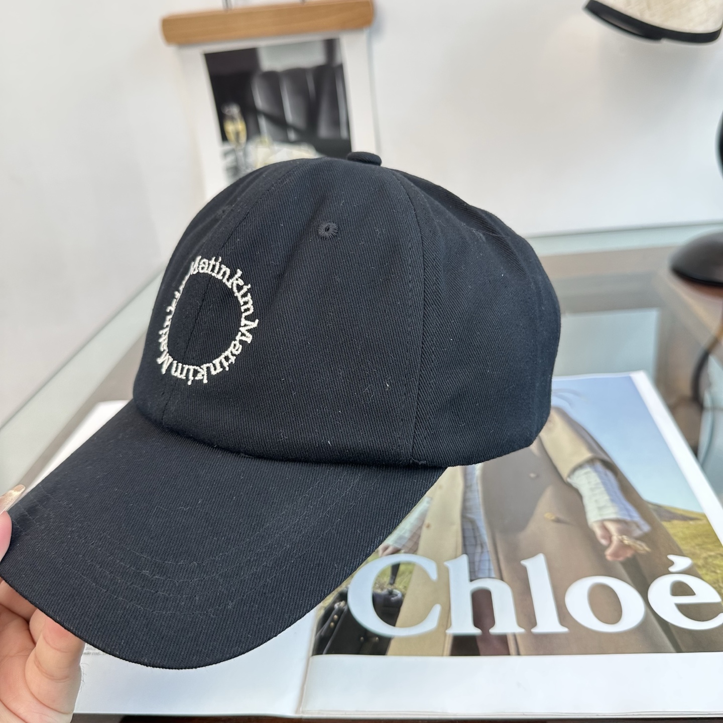 韩国大热的Matin Kim刺绣棒球帽🧢上新啦！最近超爱这款刺绣棒球帽每个色都很好看日常通勤、运动都合适