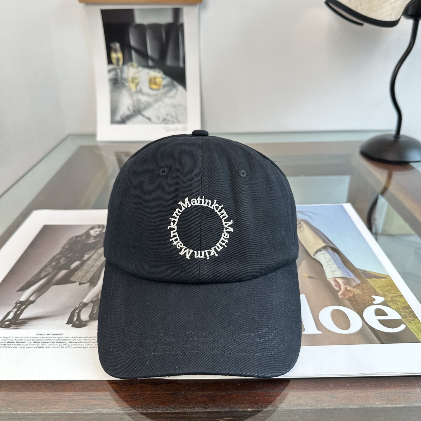 韩国大热的Matin Kim刺绣棒球帽🧢上新啦！最近超爱这款刺绣棒球帽每个色都很好看日常通勤、运动都合适