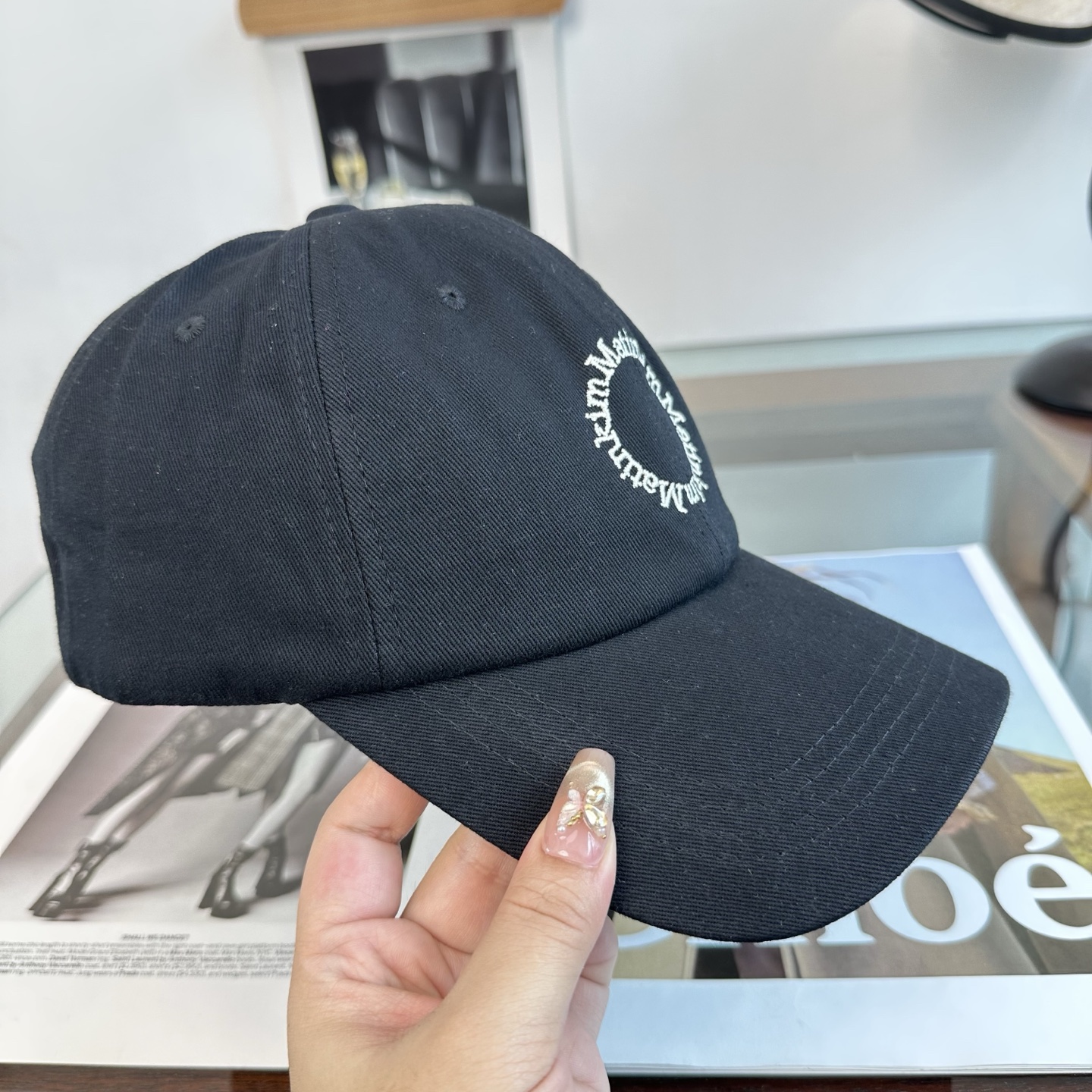 韩国大热的Matin Kim刺绣棒球帽🧢上新啦！最近超爱这款刺绣棒球帽每个色都很好看日常通勤、运动都合适