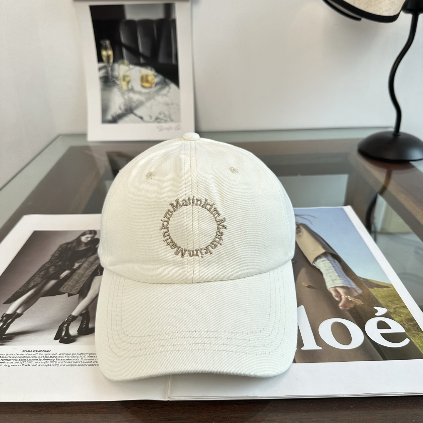 韩国大热的Matin Kim刺绣棒球帽🧢上新啦！最近超爱这款刺绣棒球帽每个色都很好看日常通勤、运动都合适