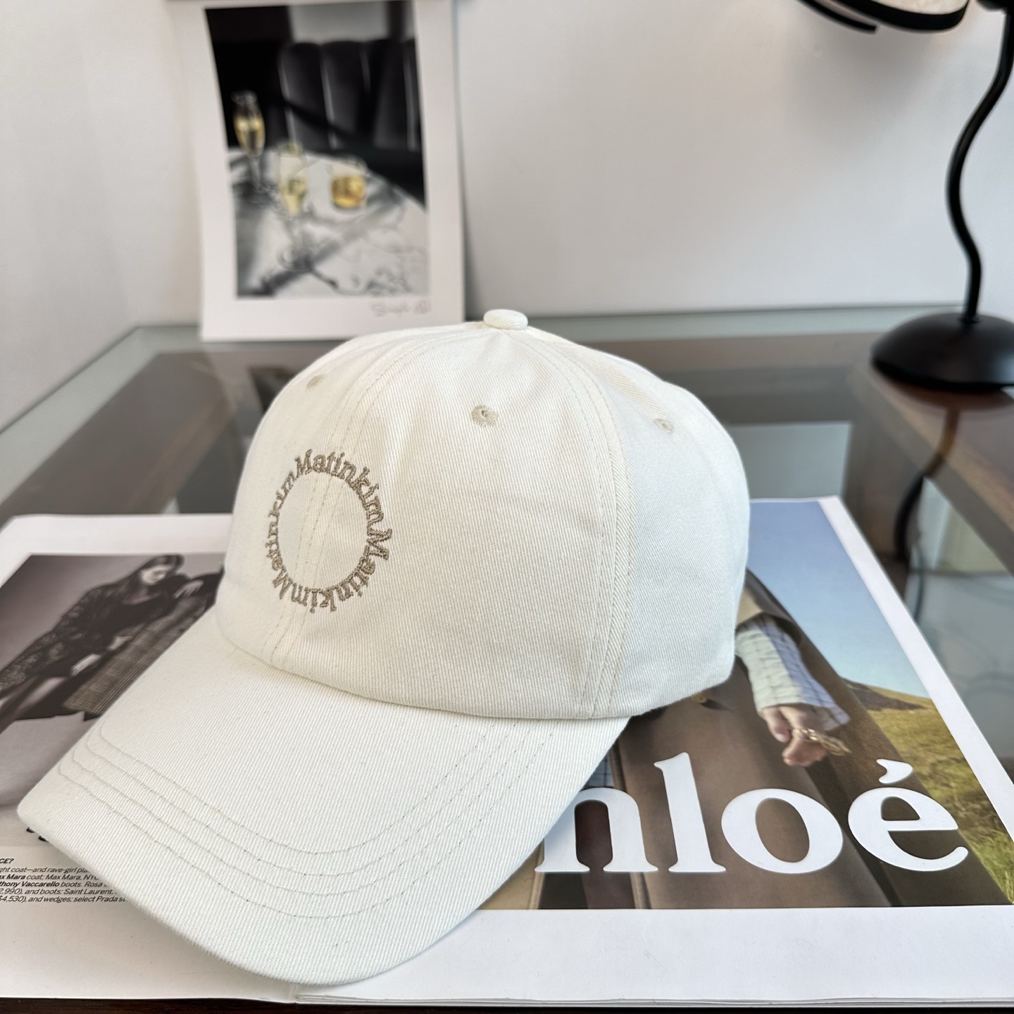 韩国大热的Matin Kim刺绣棒球帽🧢上新啦！最近超爱这款刺绣棒球帽每个色都很好看日常通勤、运动都合适