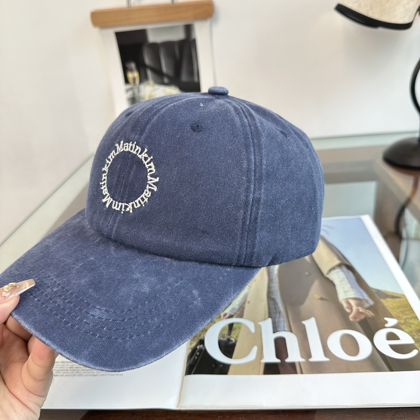 韩国大热的Matin Kim刺绣棒球帽🧢上新啦！最近超爱这款刺绣棒球帽每个色都很好看日常通勤、运动都合适