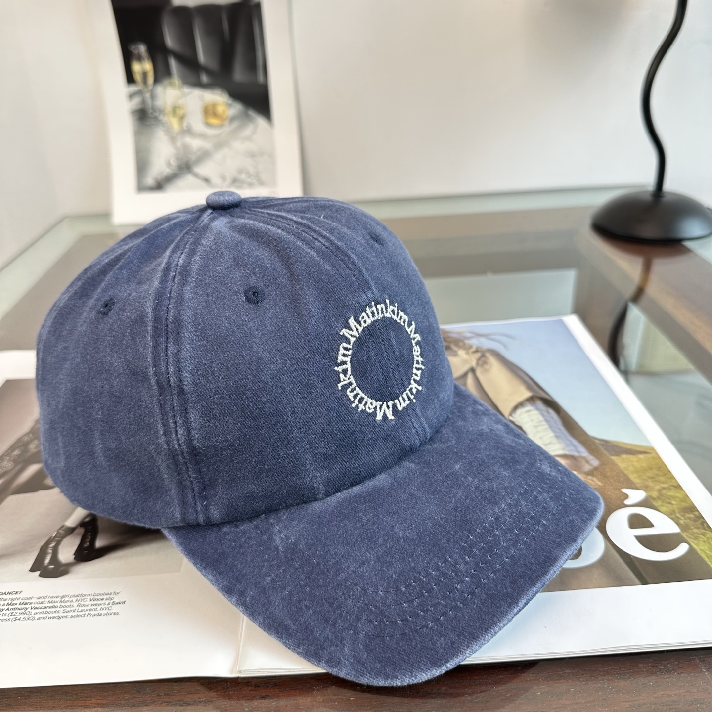 韩国大热的Matin Kim刺绣棒球帽🧢上新啦！最近超爱这款刺绣棒球帽每个色都很好看日常通勤、运动都合适