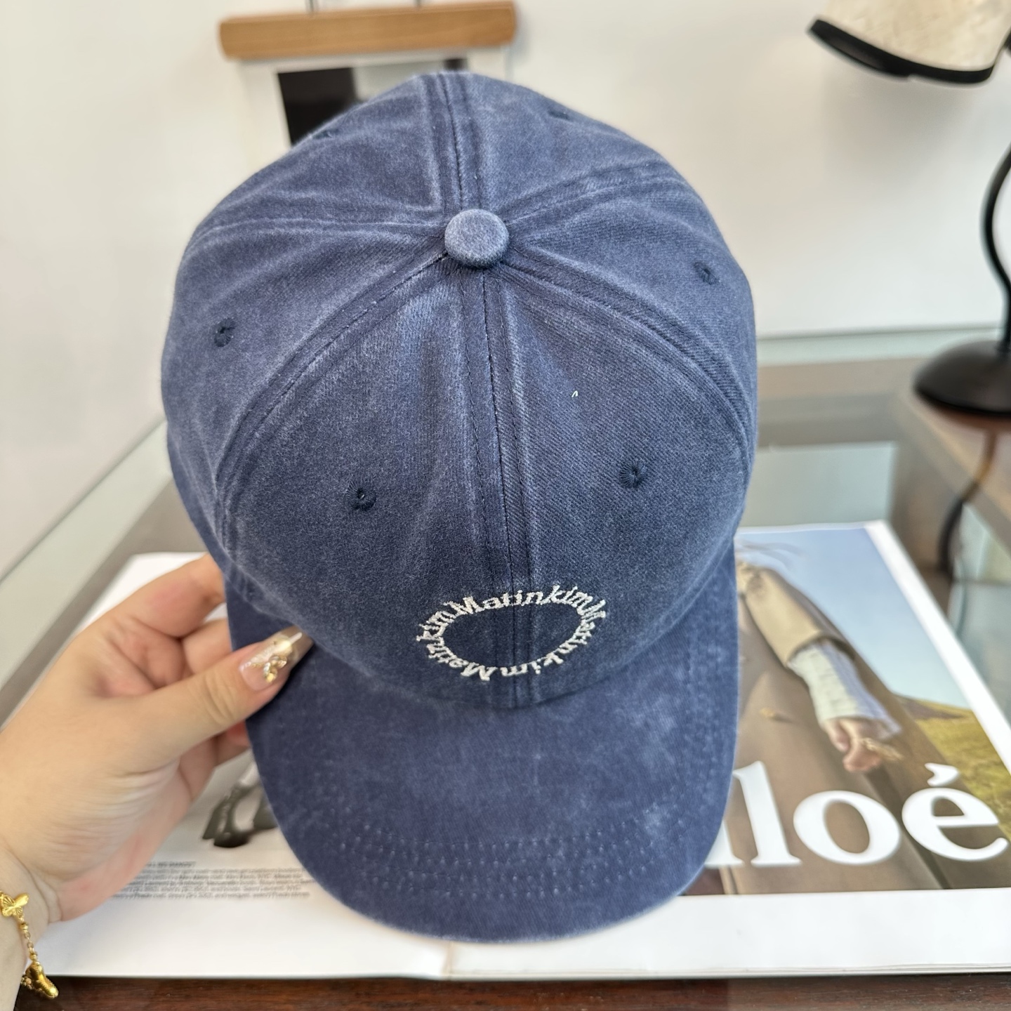 韩国大热的Matin Kim刺绣棒球帽🧢上新啦！最近超爱这款刺绣棒球帽每个色都很好看日常通勤、运动都合适