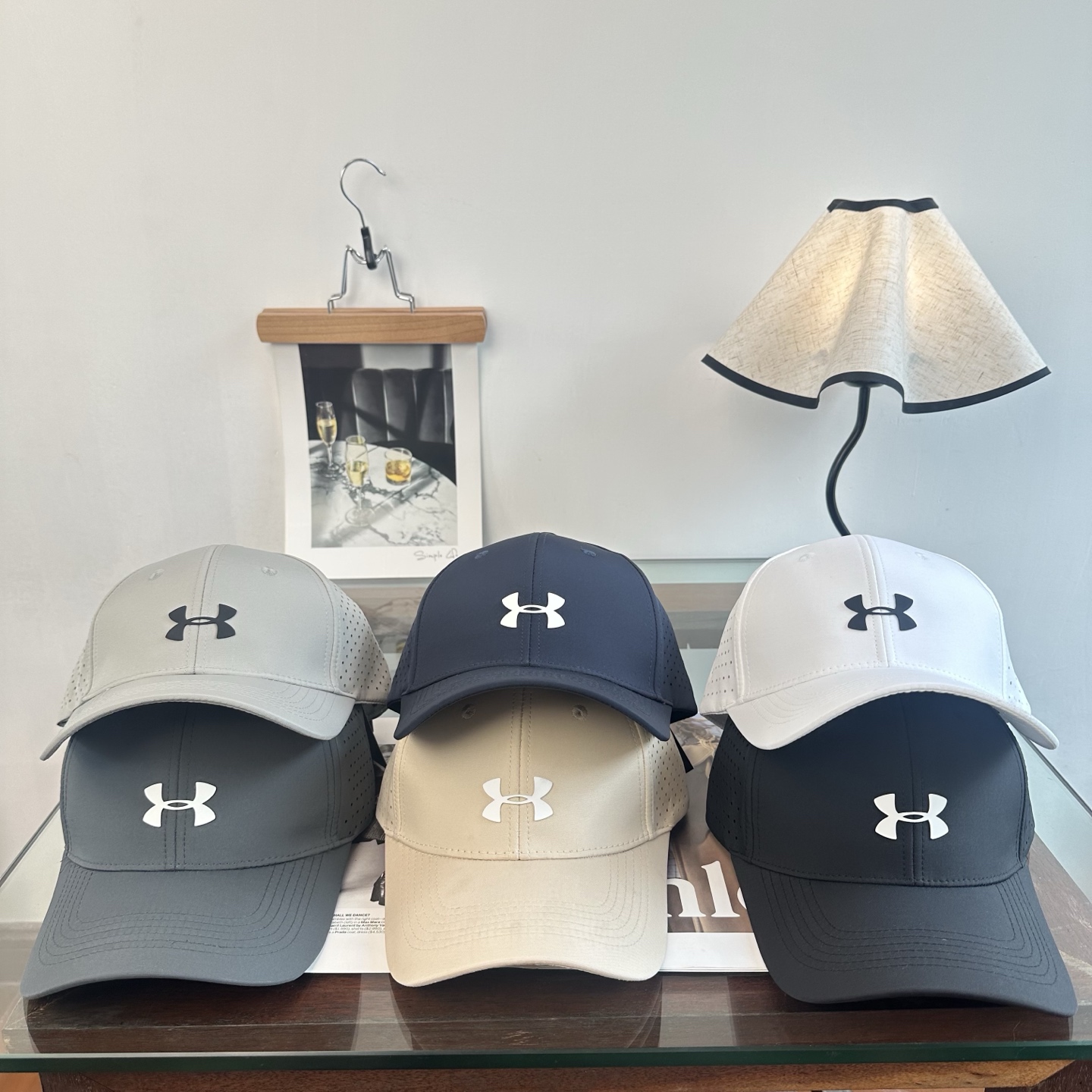 潮牌棒球帽 简单休闲风的棒球帽 减龄百搭 适配度很高！简单随性~出街拍照拗造型非常加分~男女同款 随意搭
