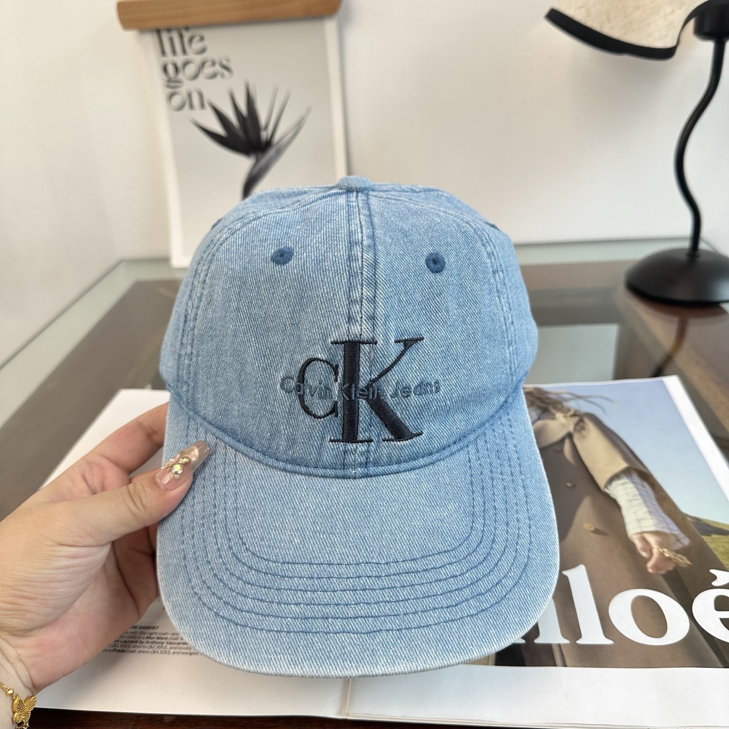 CK 潮牌棒球帽 简单休闲风的棒球帽 减龄百搭 适配度很高！简单随性~出街拍照拗造型非常加分~男女同款 