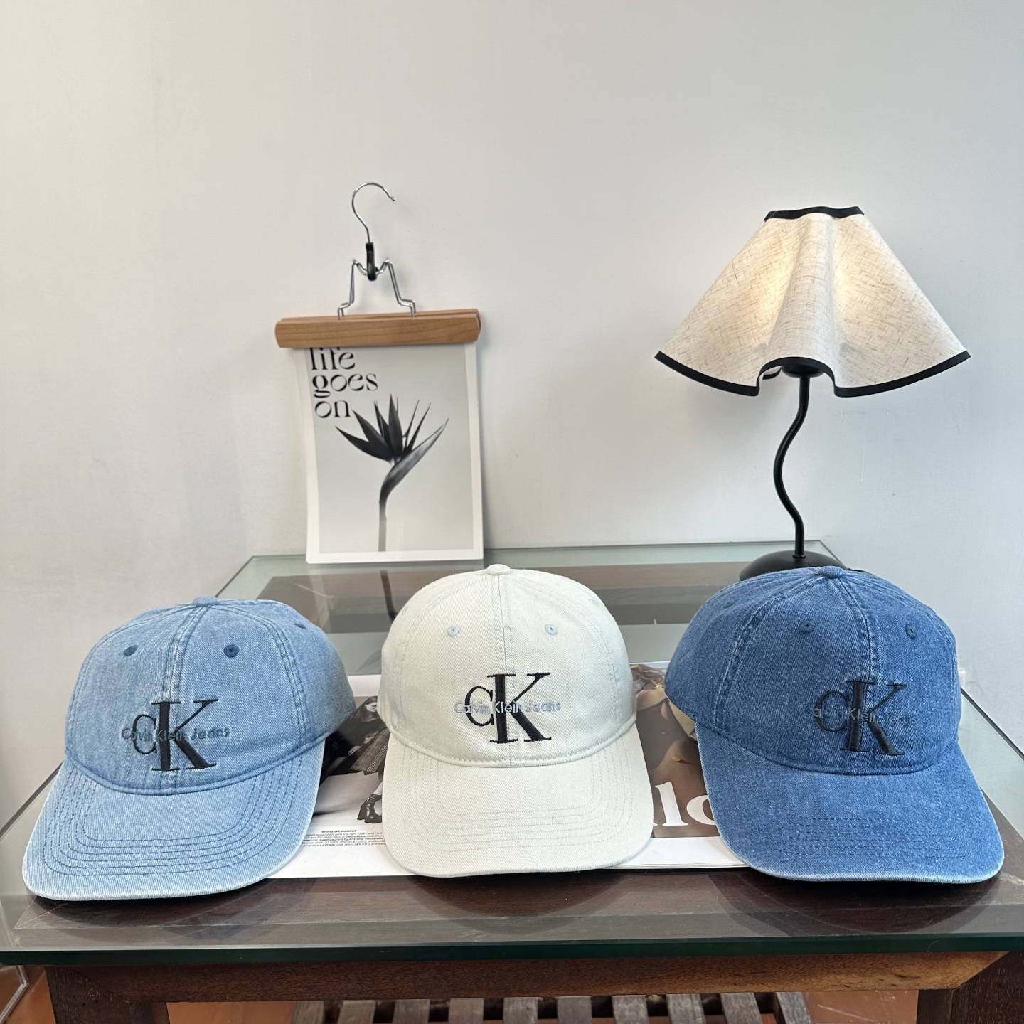 CK 潮牌棒球帽 简单休闲风的棒球帽 减龄百搭 适配度很高！简单随性~出街拍照拗造型非常加分~男女同款 