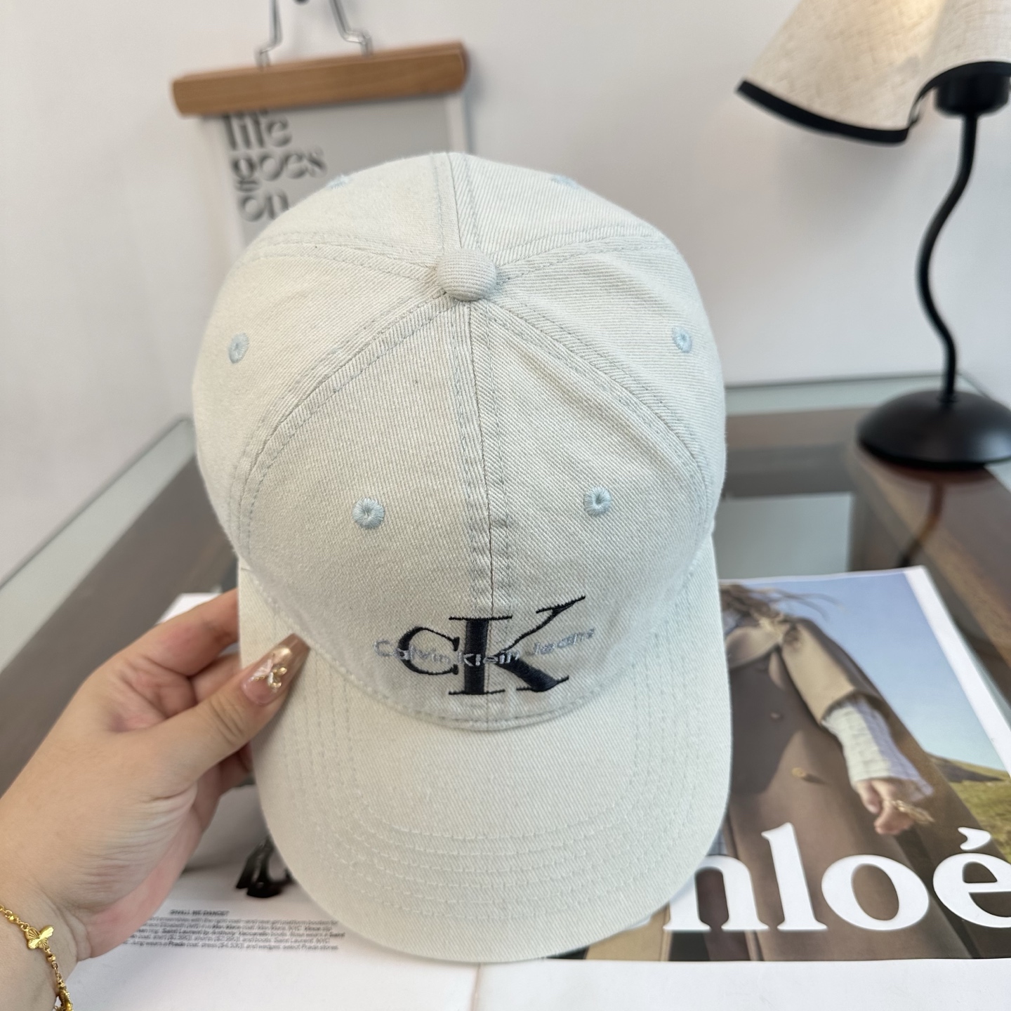 CK 潮牌棒球帽 简单休闲风的棒球帽 减龄百搭 适配度很高！简单随性~出街拍照拗造型非常加分~男女同款 